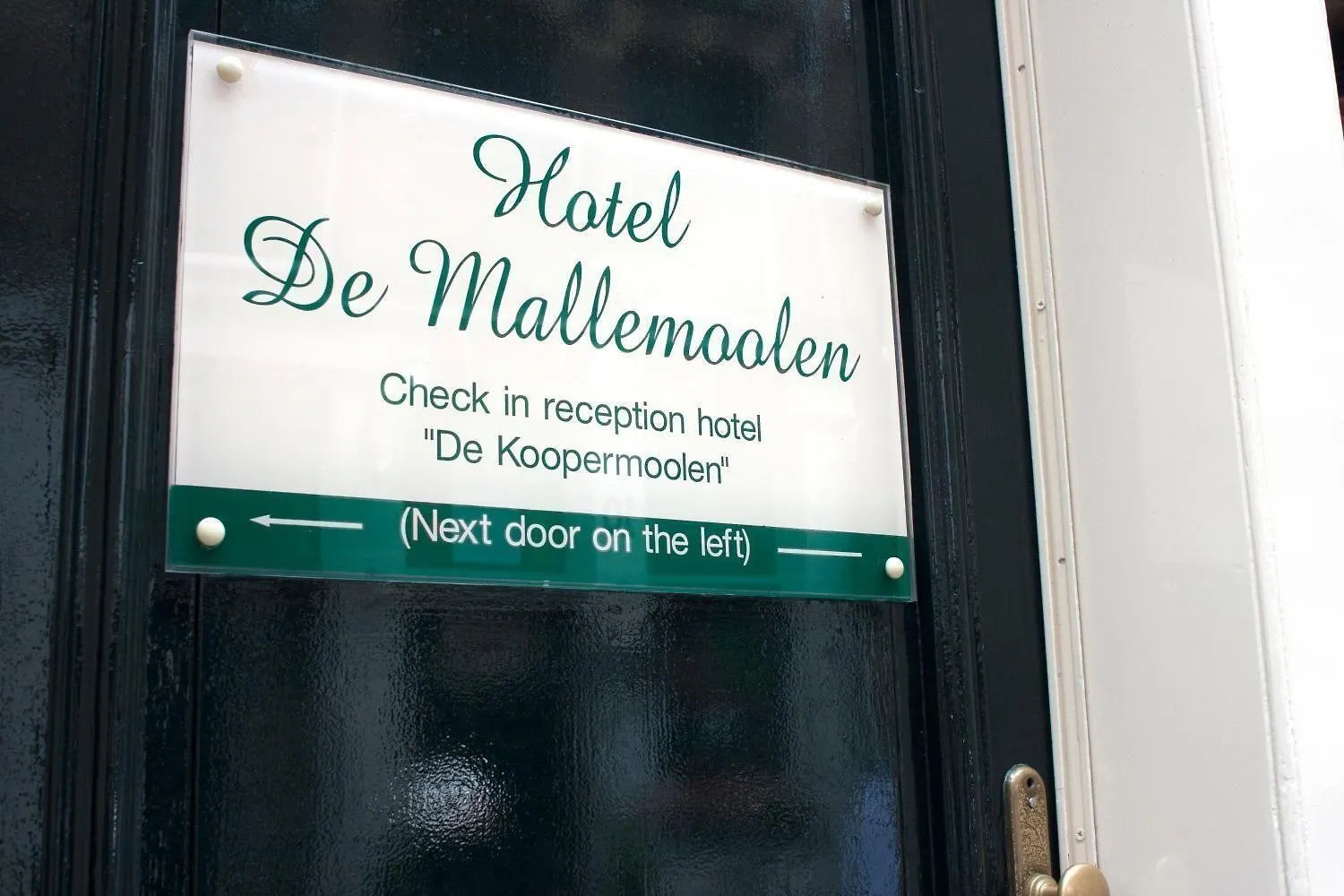 9 Slimme Budgethotels in De Wallen Die de Moeite Waard Zijn
